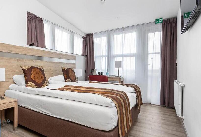 اتاق سوپریور با چشم‌انداز دریا, Duus By Keflavik Airport