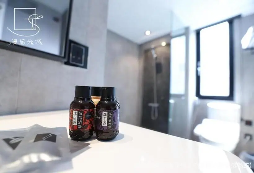 اتاق لوکس, Slow Town Hotel Glowing