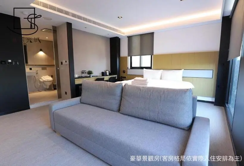 اتاق لوکس با چشم‌انداز, Slow Town Hotel Glowing