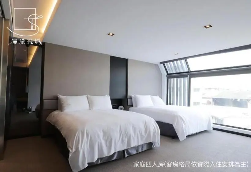 اتاق لوکس چهار تخته, Slow Town Hotel Glowing