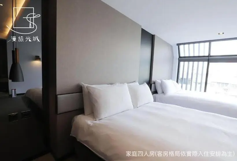 اتاق لوکس چهار تخته, Slow Town Hotel Glowing