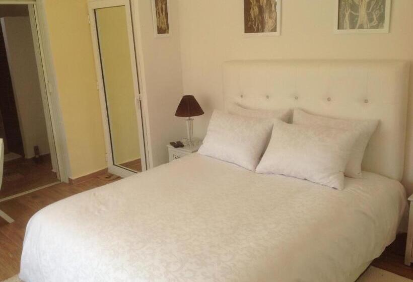 إستوديو قياسى مطلّ علي الحديقة, Palais D Hôtes