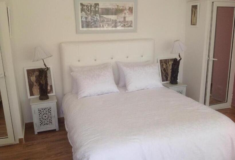 إستوديو قياسى مطلّ علي الحديقة, Palais D Hôtes