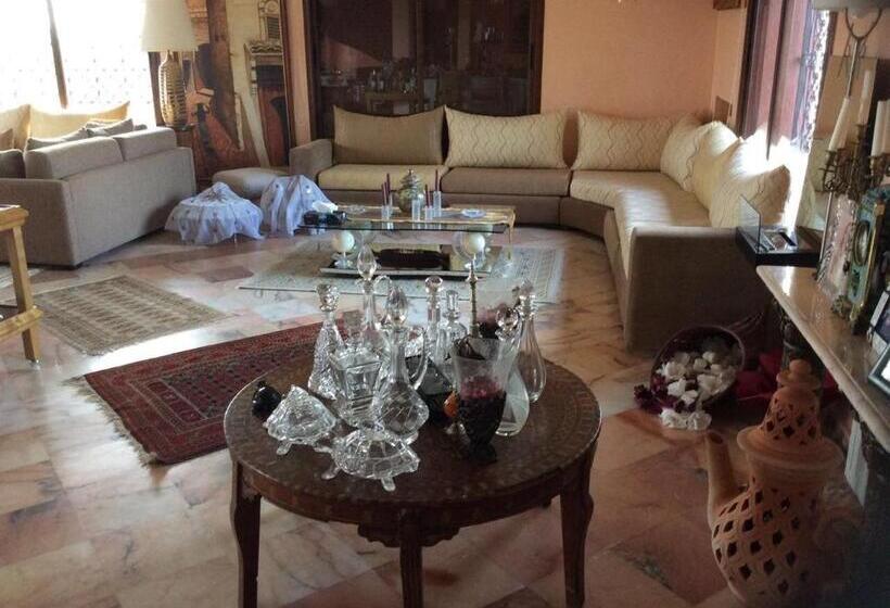 إستوديو قياسى مطلّ علي الحديقة, Palais D Hôtes