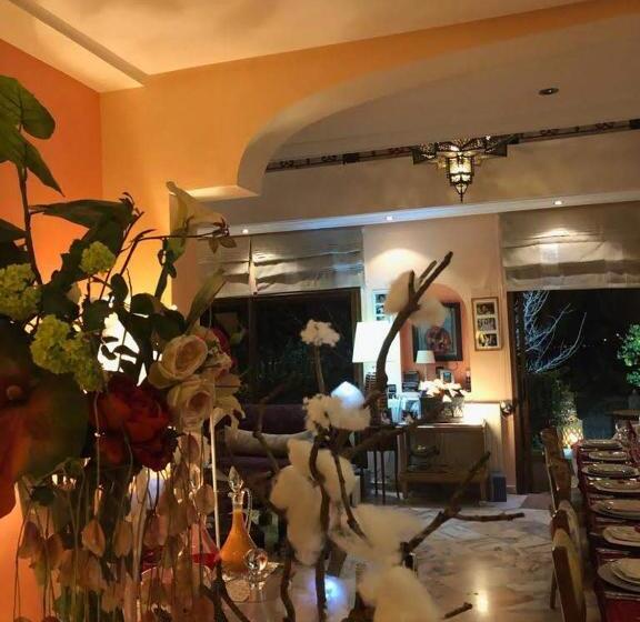 بنجلو قياسى, Palais D Hôtes