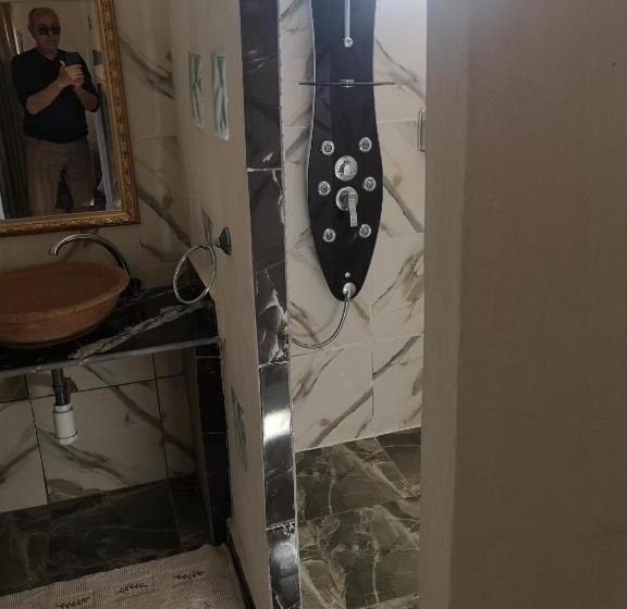 غرفة إقتصادية, Palais D Hôtes