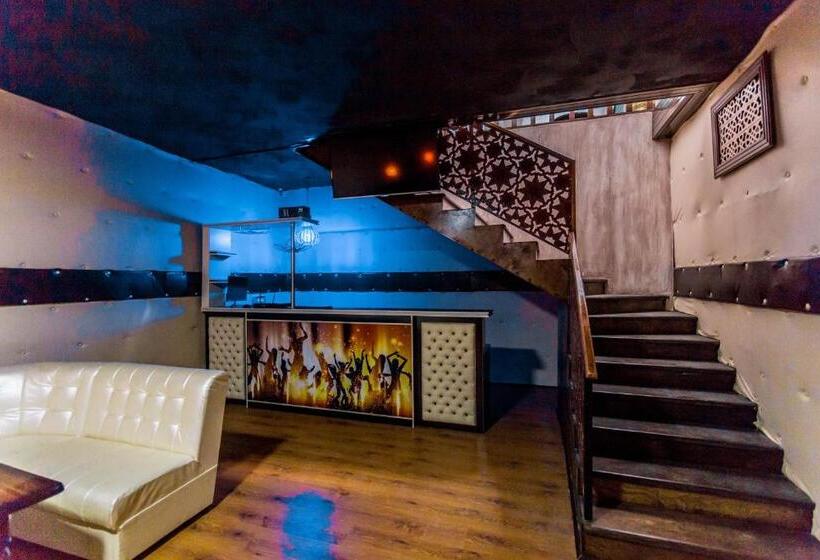 غرفة ديلوكس, Turon Plaza