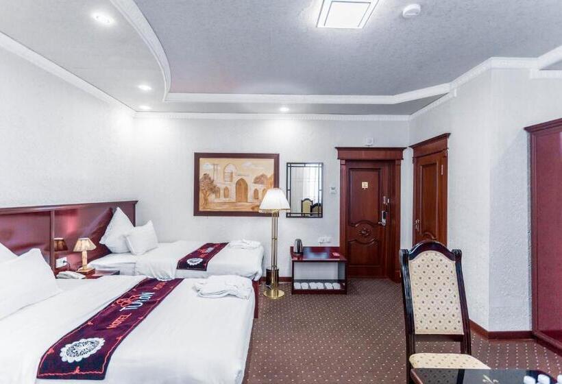 חדר קומפורט לשלושה, Turon Plaza