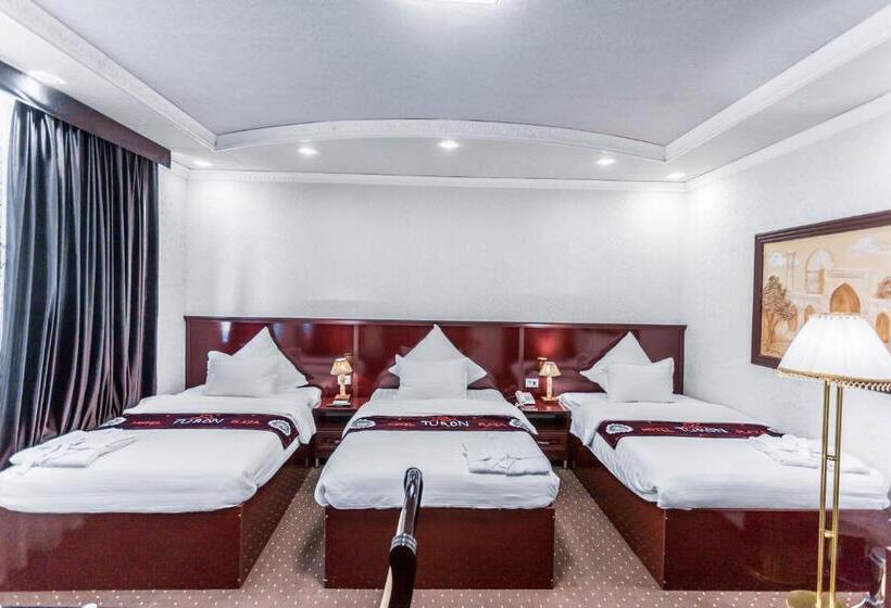 חדר קומפורט לשלושה, Turon Plaza