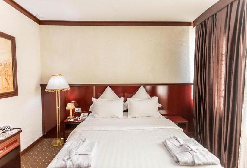 מיטת קינג בסוויטה, Turon Plaza