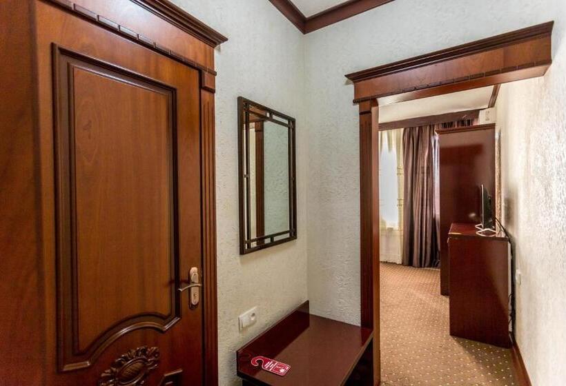 جناح سرير كينج, Turon Plaza