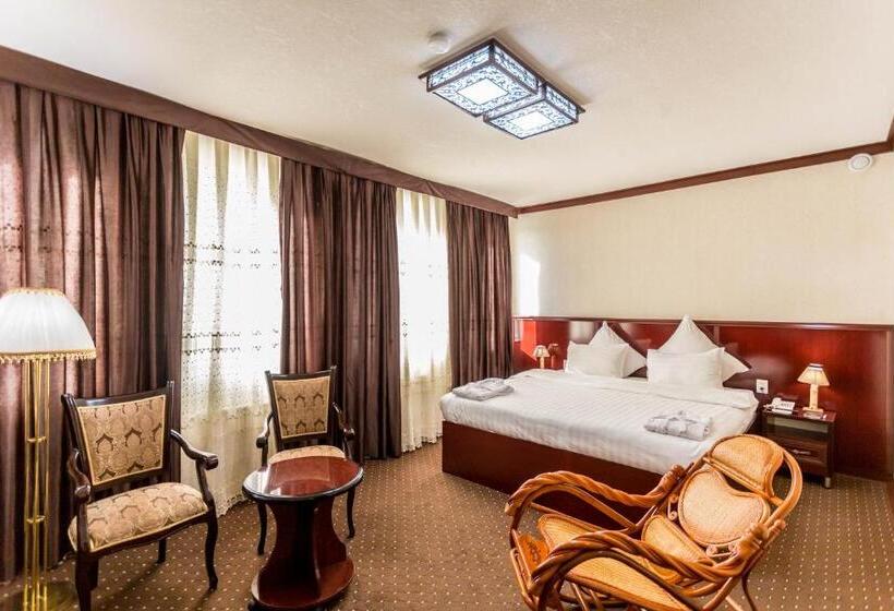 מיטת קינג בסוויטה, Turon Plaza