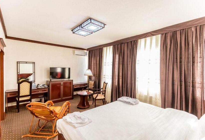 מיטת קינג בסוויטה, Turon Plaza