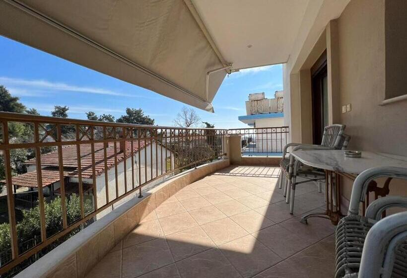 חדר דלוקס לארבעה, Kappa Rooms