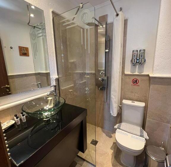 חדר דלוקס לארבעה, Kappa Rooms