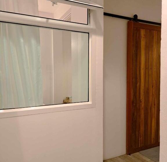 اتاق استاندارد یک تخته با سرویس بهداشتی مشترک, 8 Sleeper Street Guesthouse