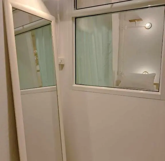 اتاق استاندارد یک تخته با سرویس بهداشتی مشترک, 8 Sleeper Street Guesthouse