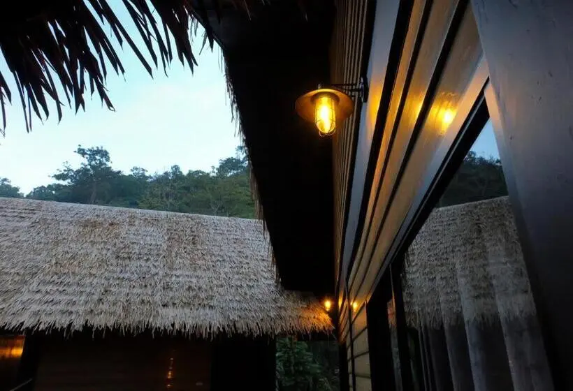 اتاق لوکس با تخت بزرگ, A Rock Resort Langkawi  Coral Reefs
