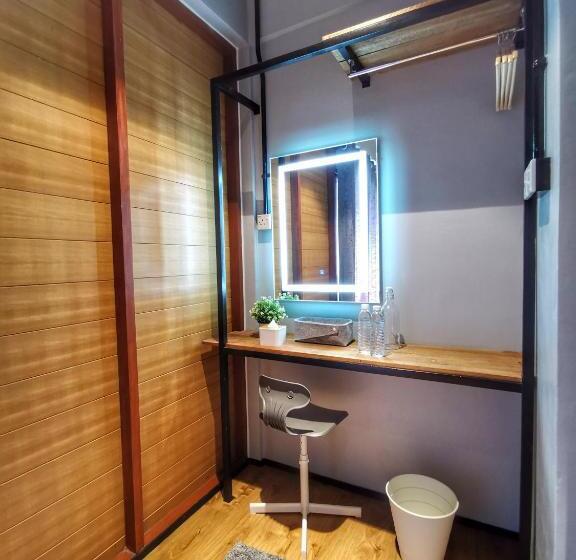 اتاق لوکس با تخت بزرگ, A Rock Resort Langkawi Coral Reefs