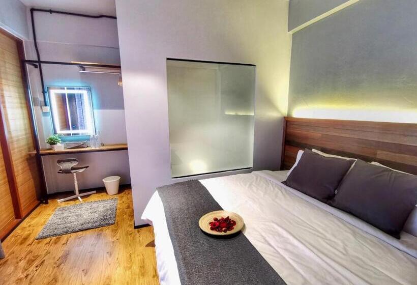 اتاق لوکس با تخت بزرگ, A Rock Resort Langkawi Coral Reefs