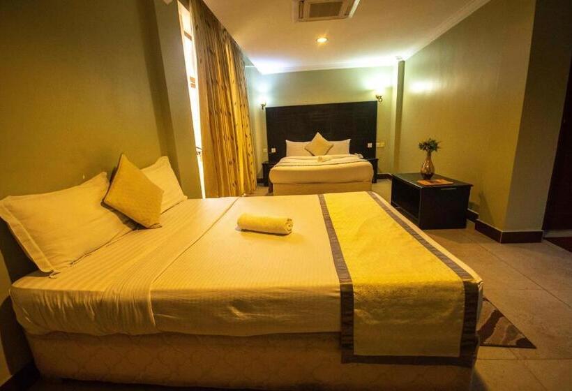 اتاق لوکس سه تخته, Panone Hotel Sakina