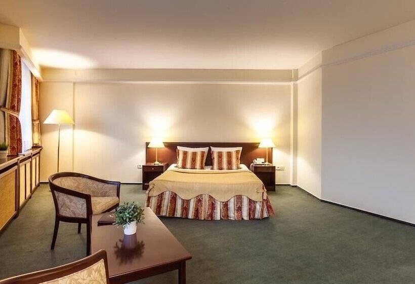 اتاق استاندارد, President