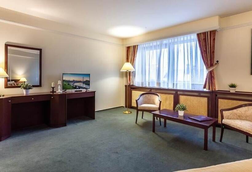 اتاق استاندارد, President