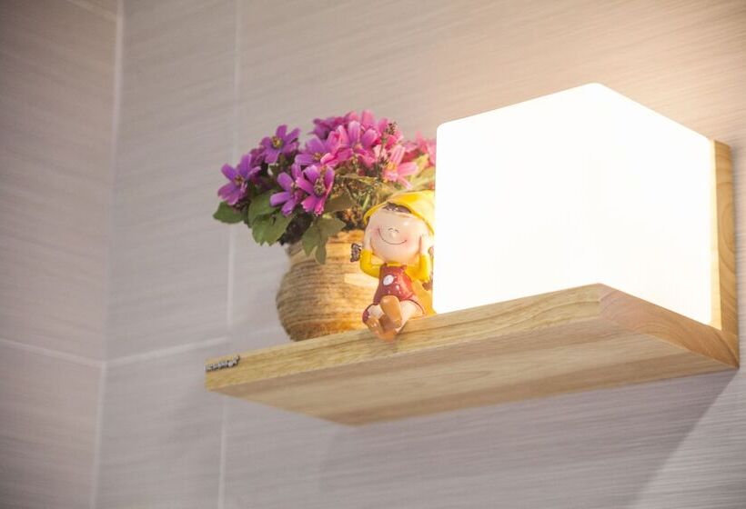 اتاق استاندارد سه نفره, Sun Guest House