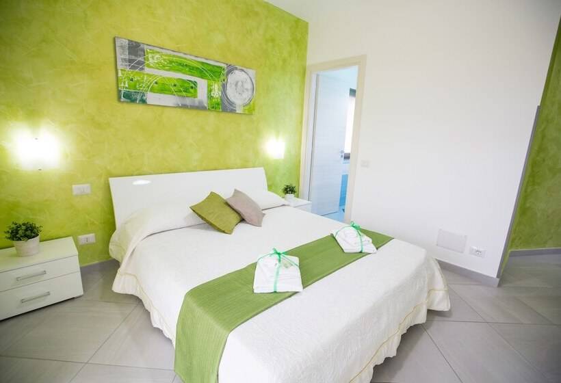 غرفة قياسية مطلّة علي البحر مزوَّدة بشُرفة, B&b Pepito