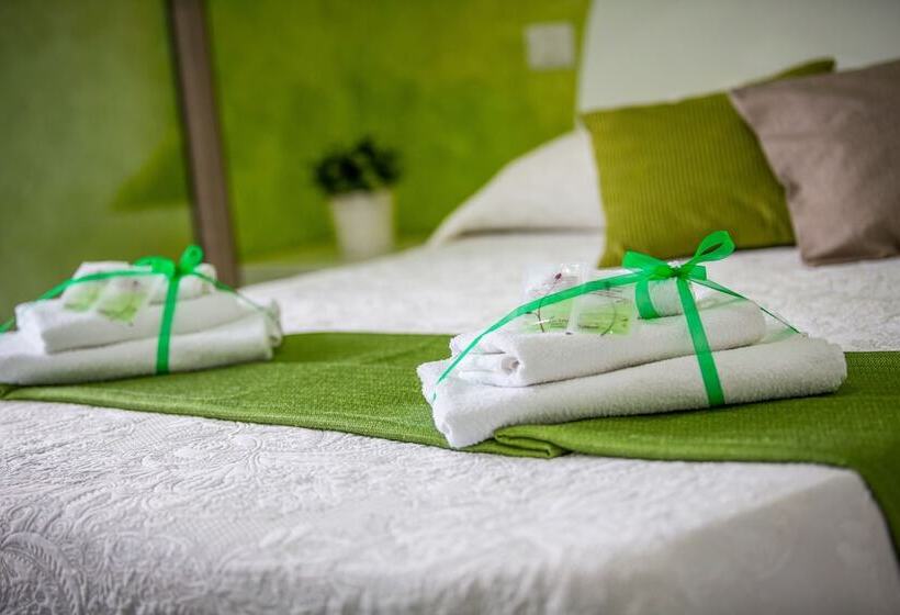 غرفة قياسية مطلّة علي البحر مزوَّدة بشُرفة, B&b Pepito