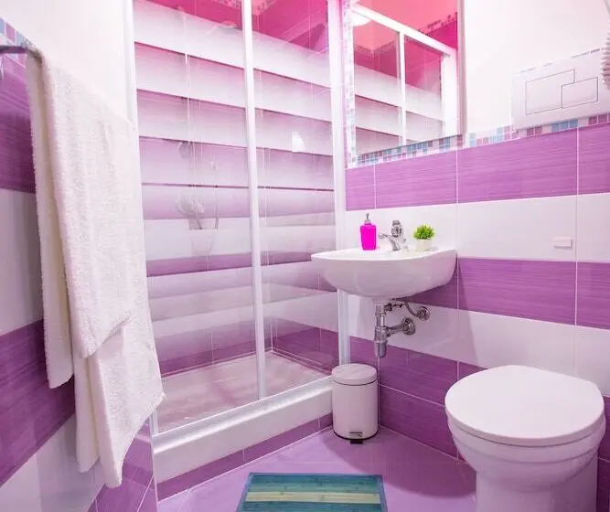 اتاق لوکس سه تخته, B&b Pepito