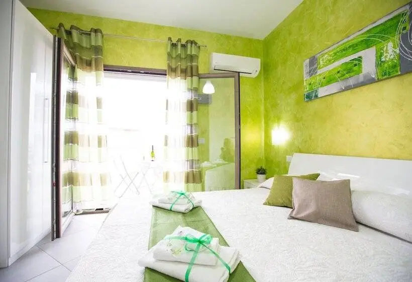 اتاق استاندارد با بالکن و چشم‌انداز دریا, B&b Pepito