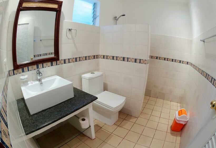 اتاق لوکس, Alona Vida Beach Resort