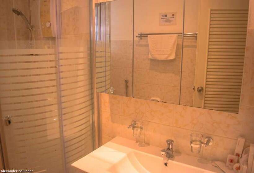 اتاق لوکس, Alona Vida Beach Resort