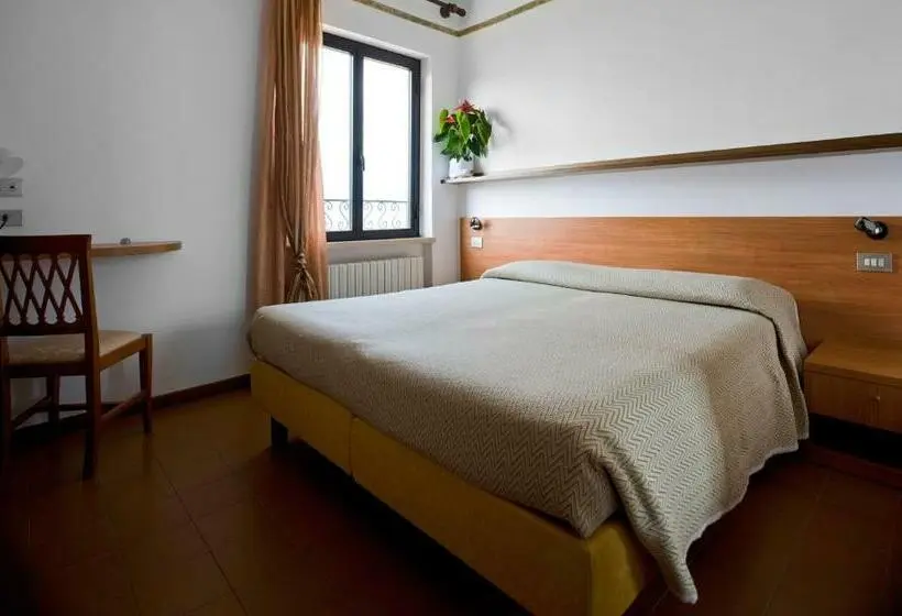 اتاق اکونومی, Albergo Pace
