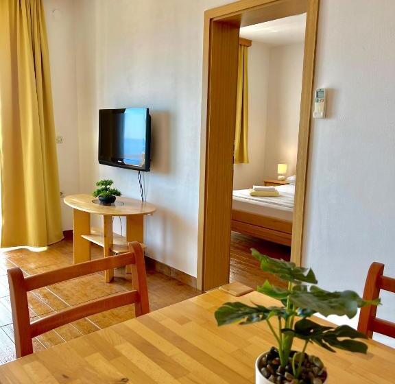 آپارتمان 1 خوابه با بالکن و چشم‌انداز دریا, Vespera Apartments