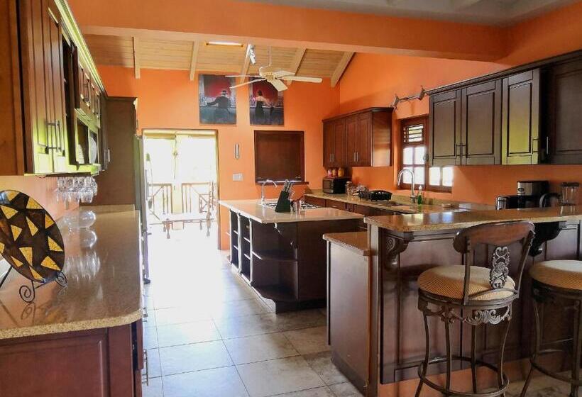 آپارتمان 2 خوابه, Villa Touloulou