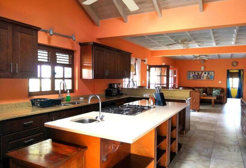 آپارتمان 2 خوابه, Villa Touloulou