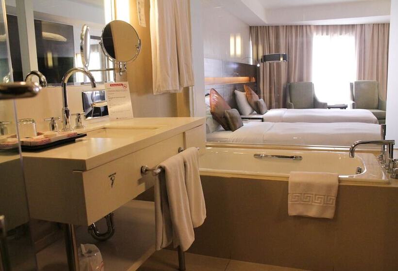 اتاق لوکس, Century Park