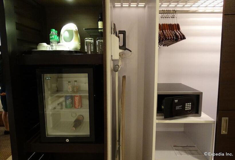 اتاق لوکس, Century Park