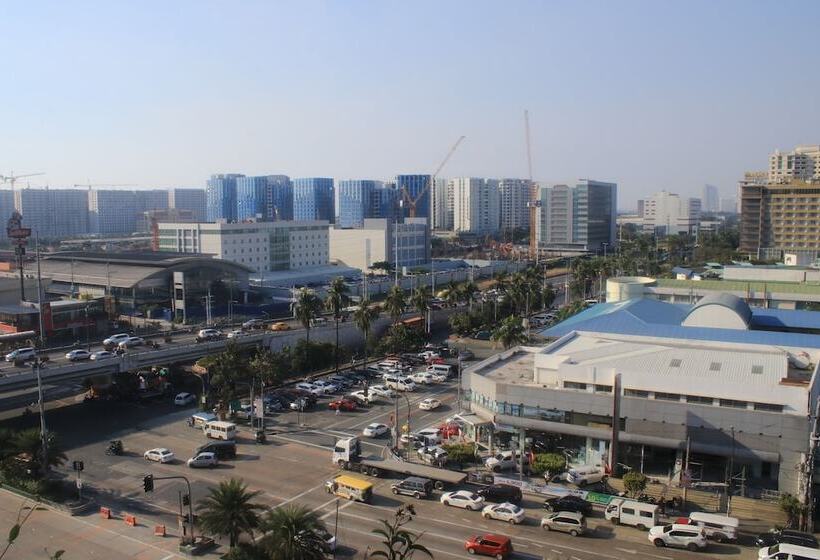 Club Room King Bed, The Heritage Hotel Manila