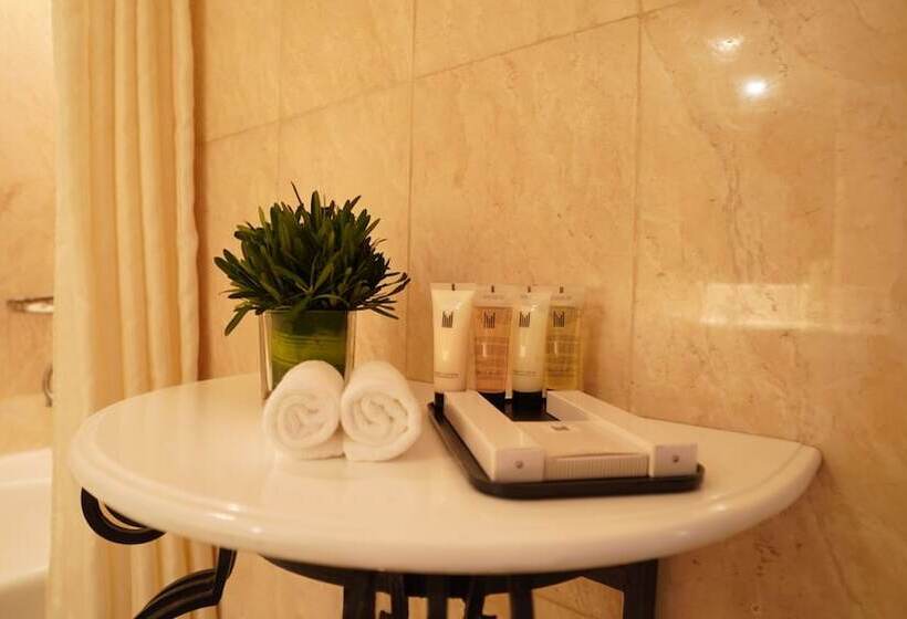 اتاق کلاب, The Heritage Hotel Manila