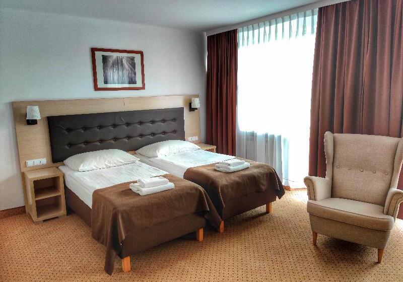 Трехместный Номер Deluxe, Logos