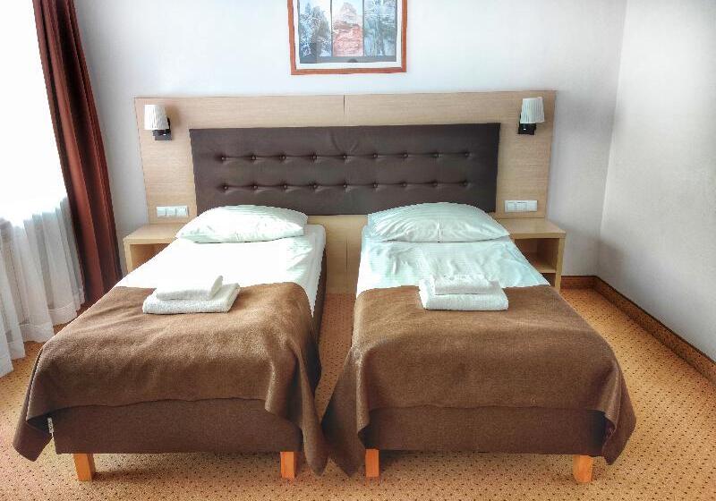 Трехместный Номер Deluxe, Logos