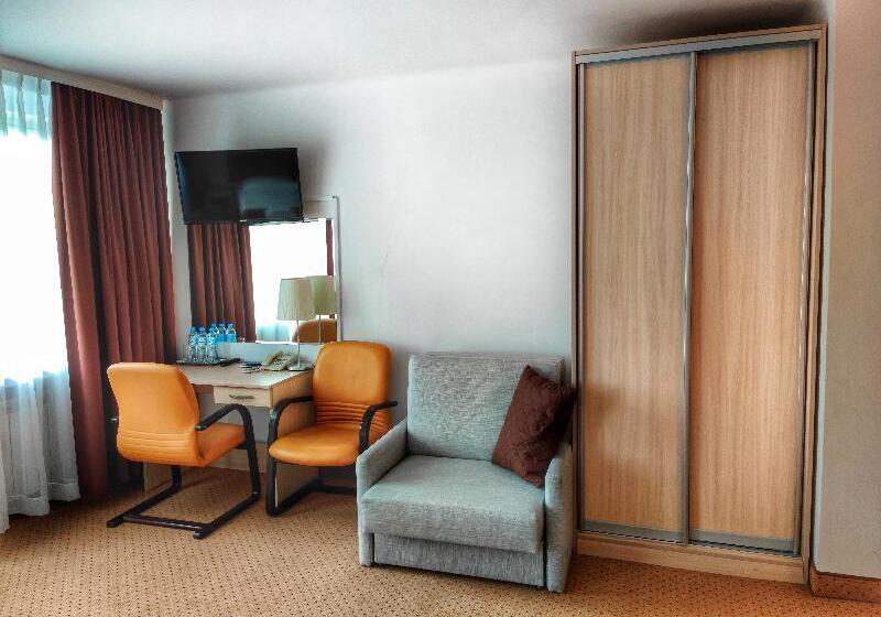 Трехместный Номер Deluxe, Logos