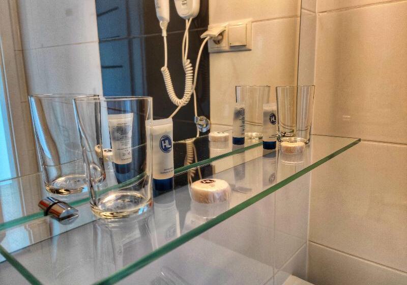 Номер Deluxe, Logos