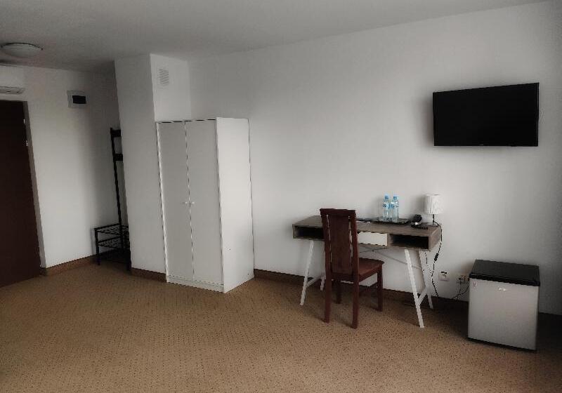 Номер Deluxe, Logos