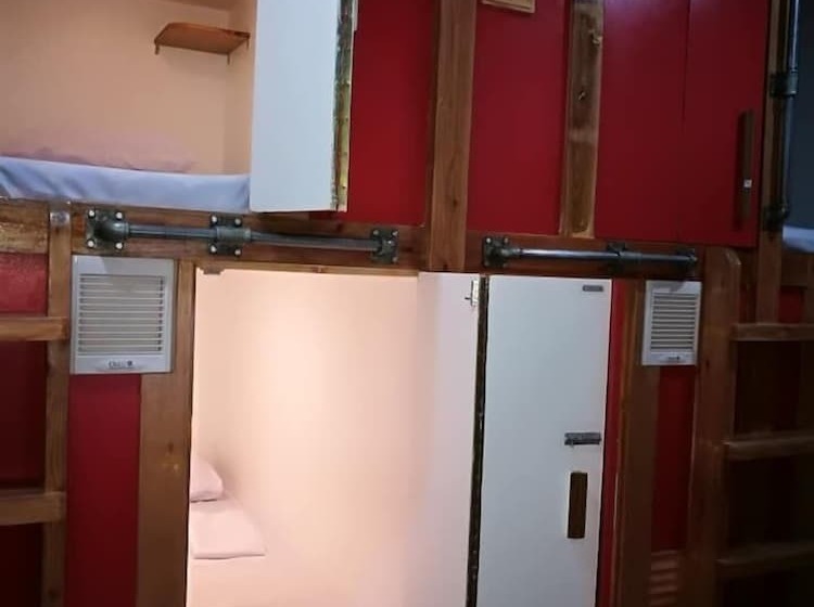 تختخواب در اتاق مشترک, 8th Street Hostel