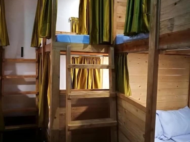 تختخواب در اتاق مشترک, 8th Street Hostel