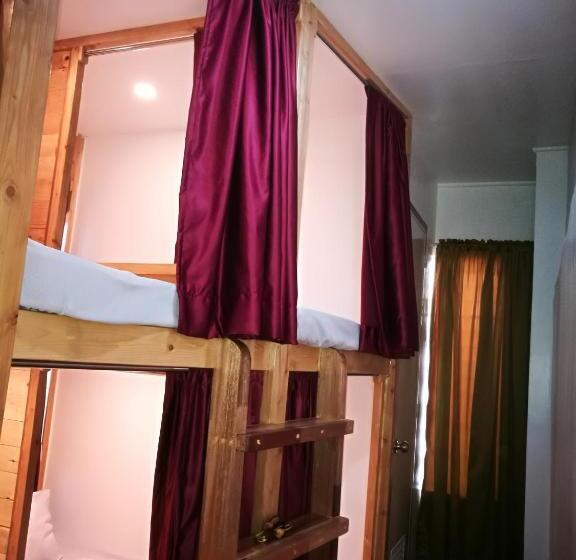 تختخواب در اتاق مشترک, 8th Street Hostel